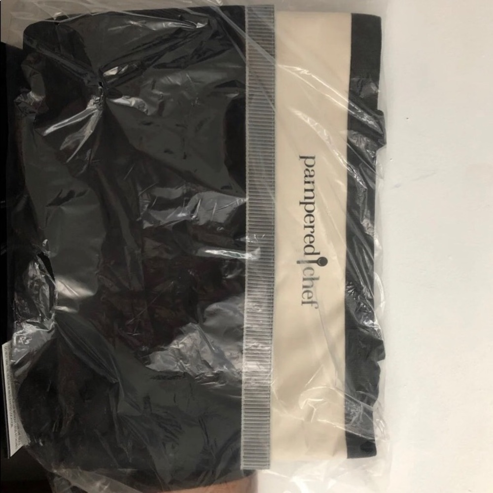 Large to XL new in plastic Pampered Chef tote bag